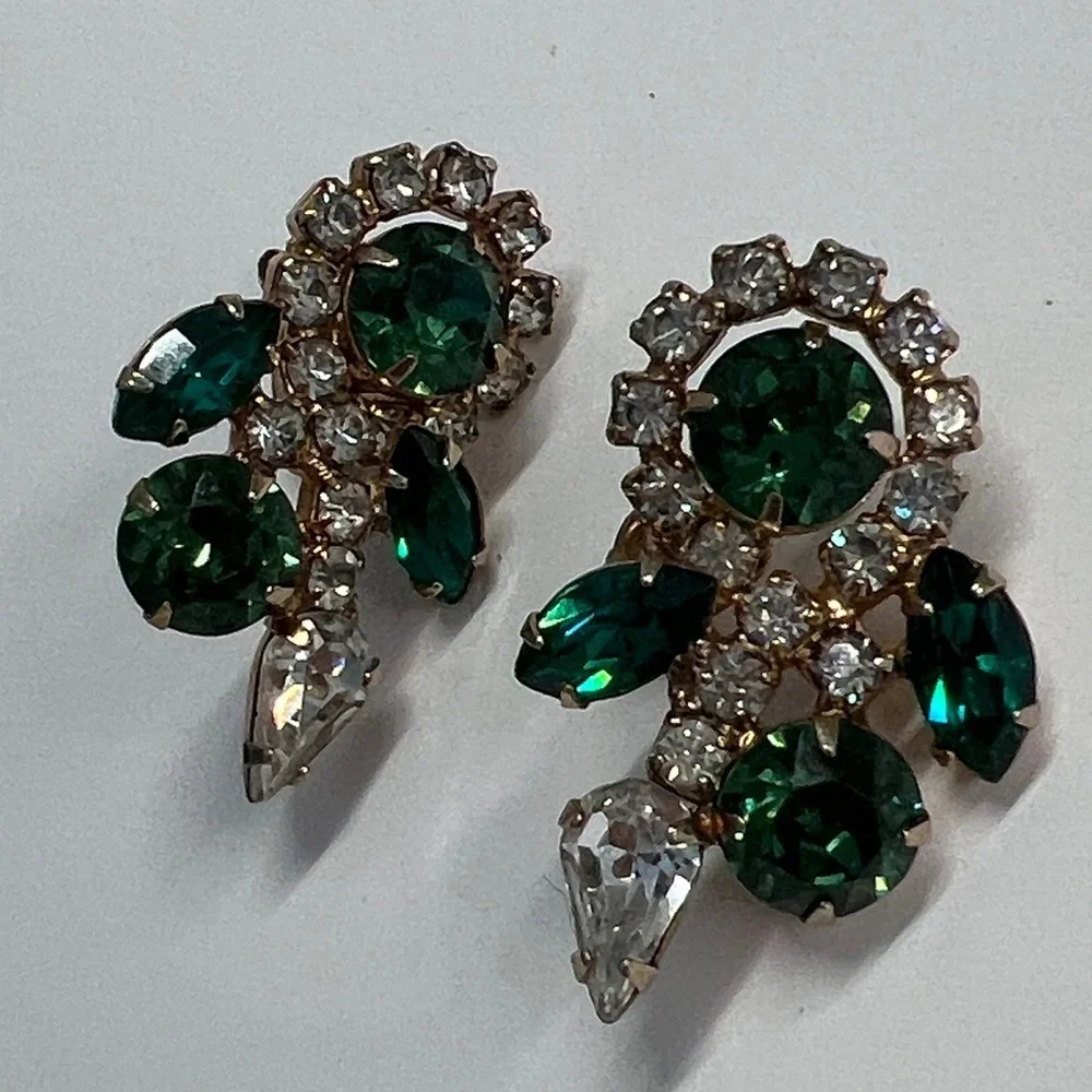 Hattie Carnegie this stunning